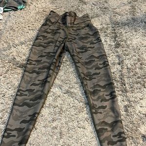 MiniBeast leggings with back pockets